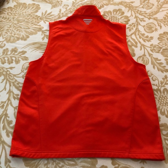 PGA Tour Pro Series Vest - Picture 2 of 8